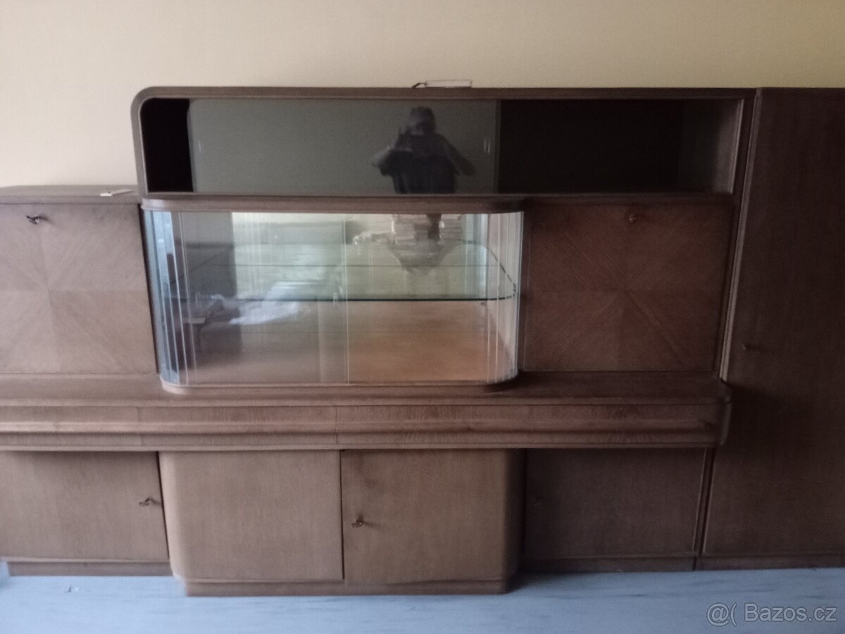 retro stěna s 2 bary