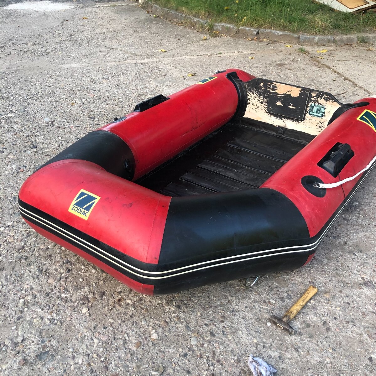 Nafukovací motorový člun ZODIAC+starší přídavný motor