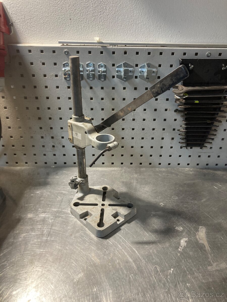 Stojan na vrtačku Narex