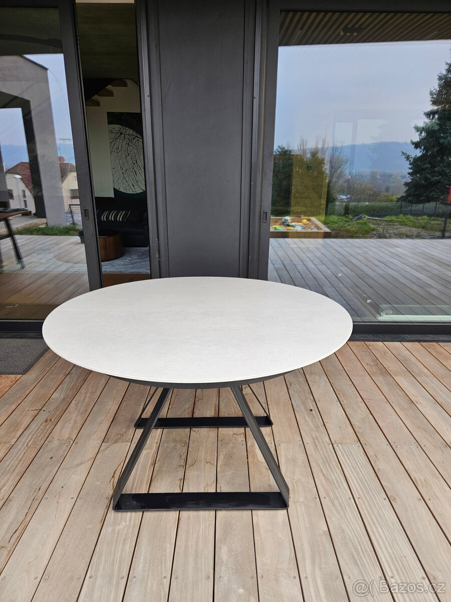 italsky nabytek - prodam stul kulaty rozkladaci do oval