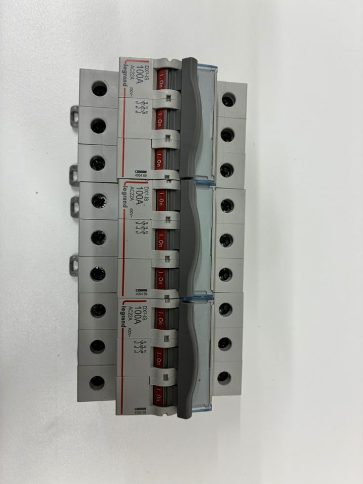 Legrand DX3 VYPÍNAČ 3P 100A 400V na DIN lištu