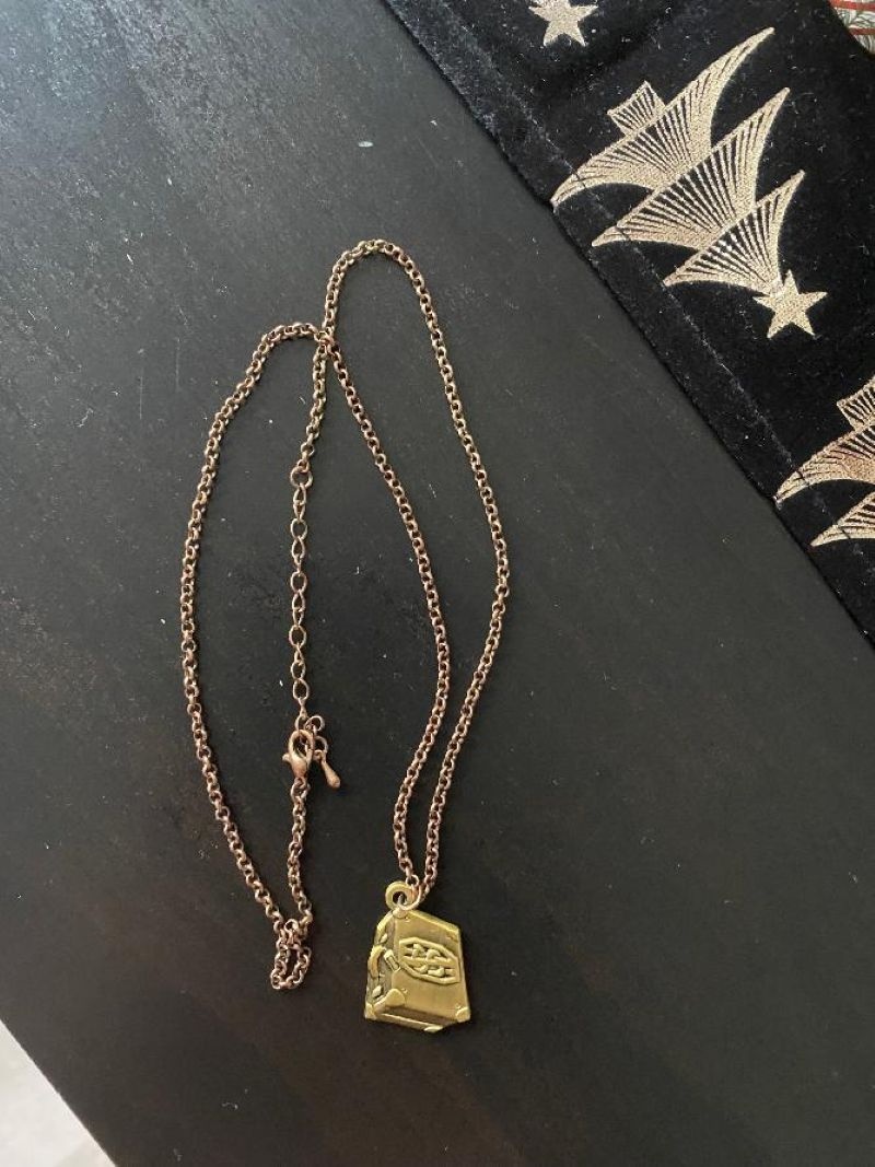 Řetízek -přívěsek kufr z filmu Fantastická zvířata