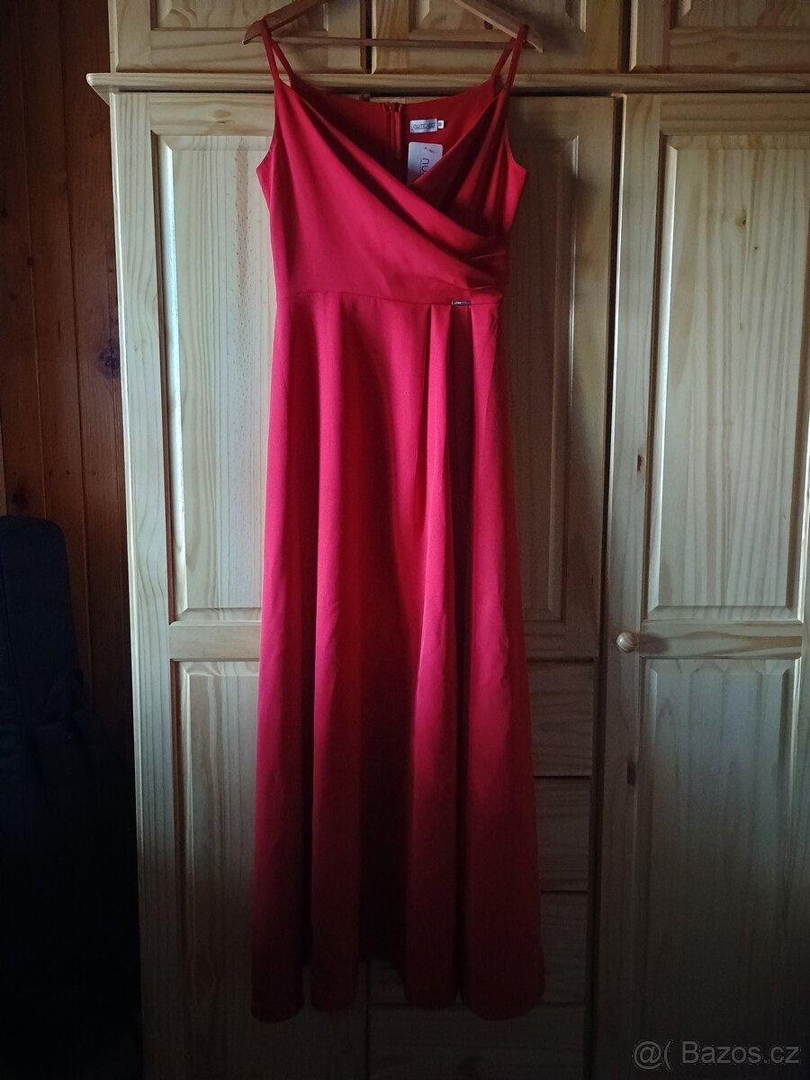 Červené dlouhé šaty Numoco velikost 38