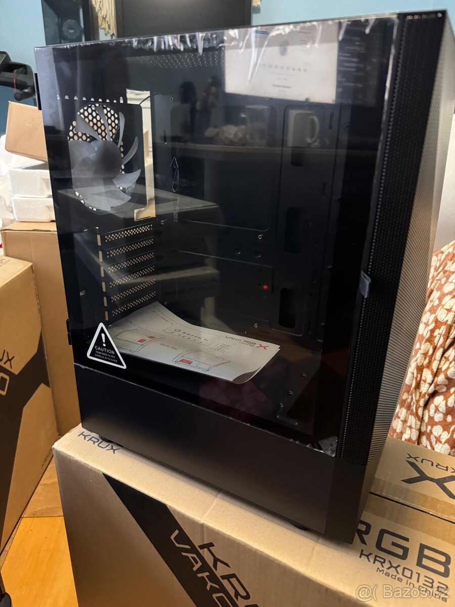 PC skříň KRUX VAKO - NOVÁ, ještě folie na skle