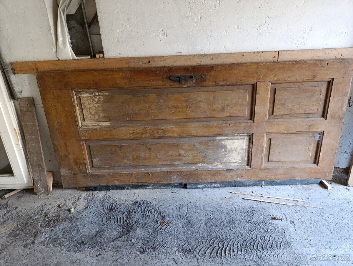 Prodám staré dřevěné dveře pravé