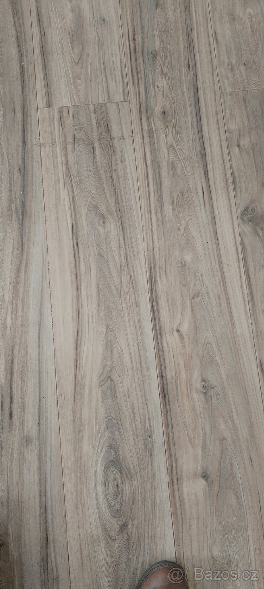 Laminátová podlaha 12 m2
