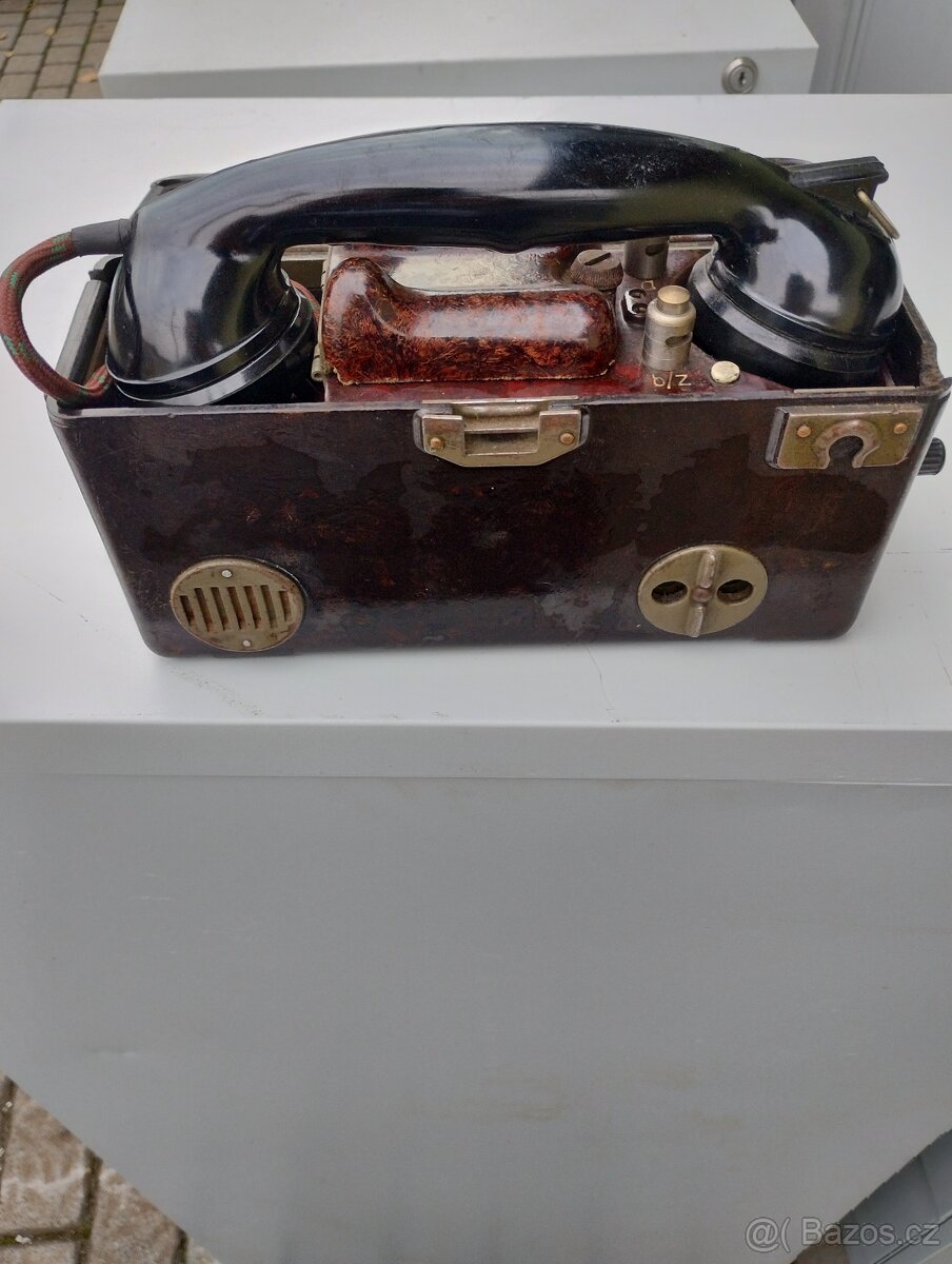 Polní telefon