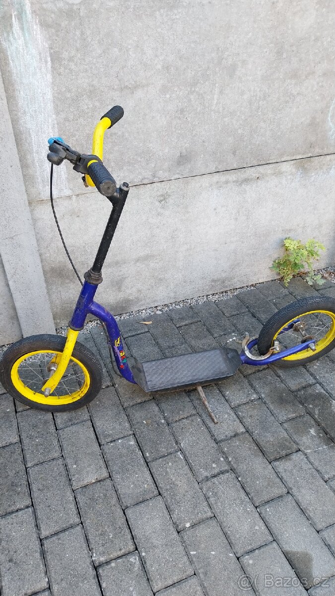 Koloběžka. Dětský vozík choditko IKEA