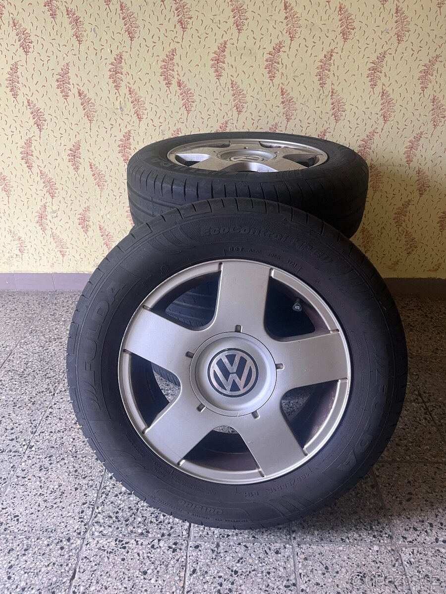 Originál VW ALU kola 6Jx15 H2 ET 38 + letní pneu Fulda 195/