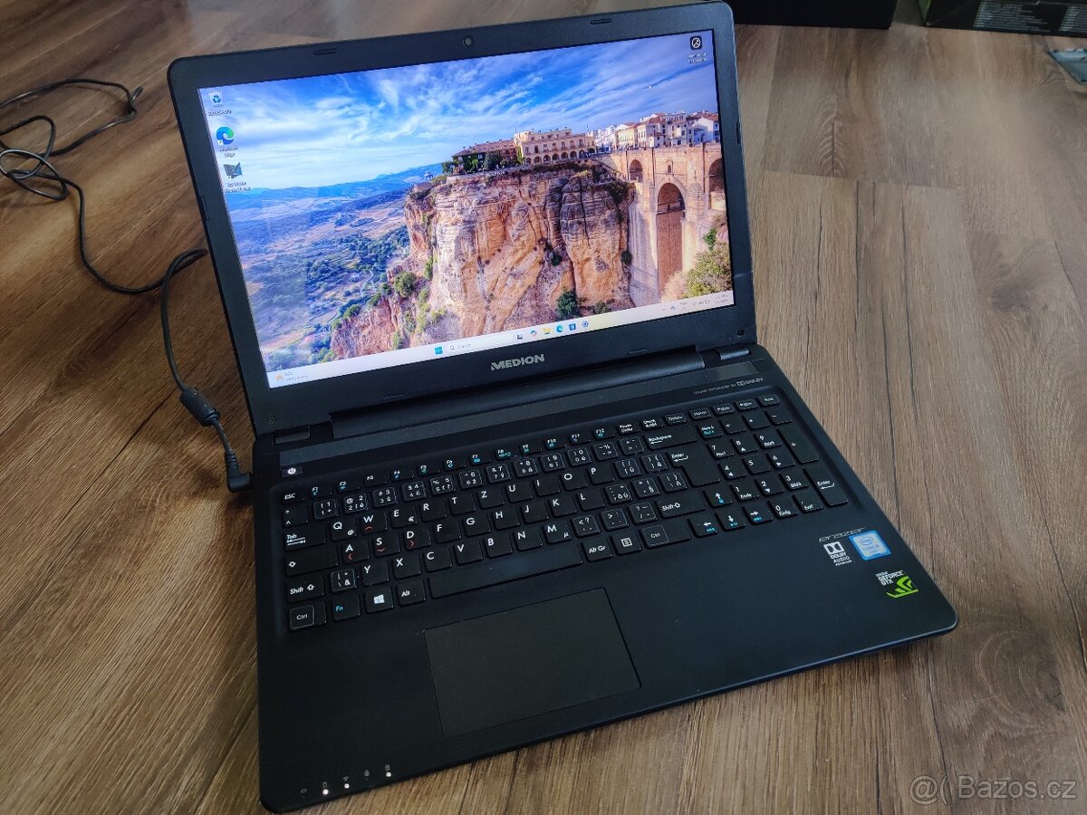 Herný notebook medion i5-6200u/Gtx950m 4Gb 8/128Gb