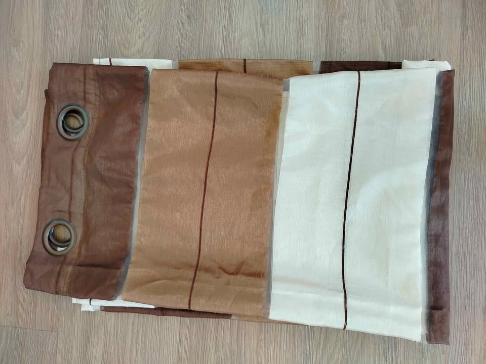 Prodám závěsy, 2 kusy, hnědý a bílý, proužky