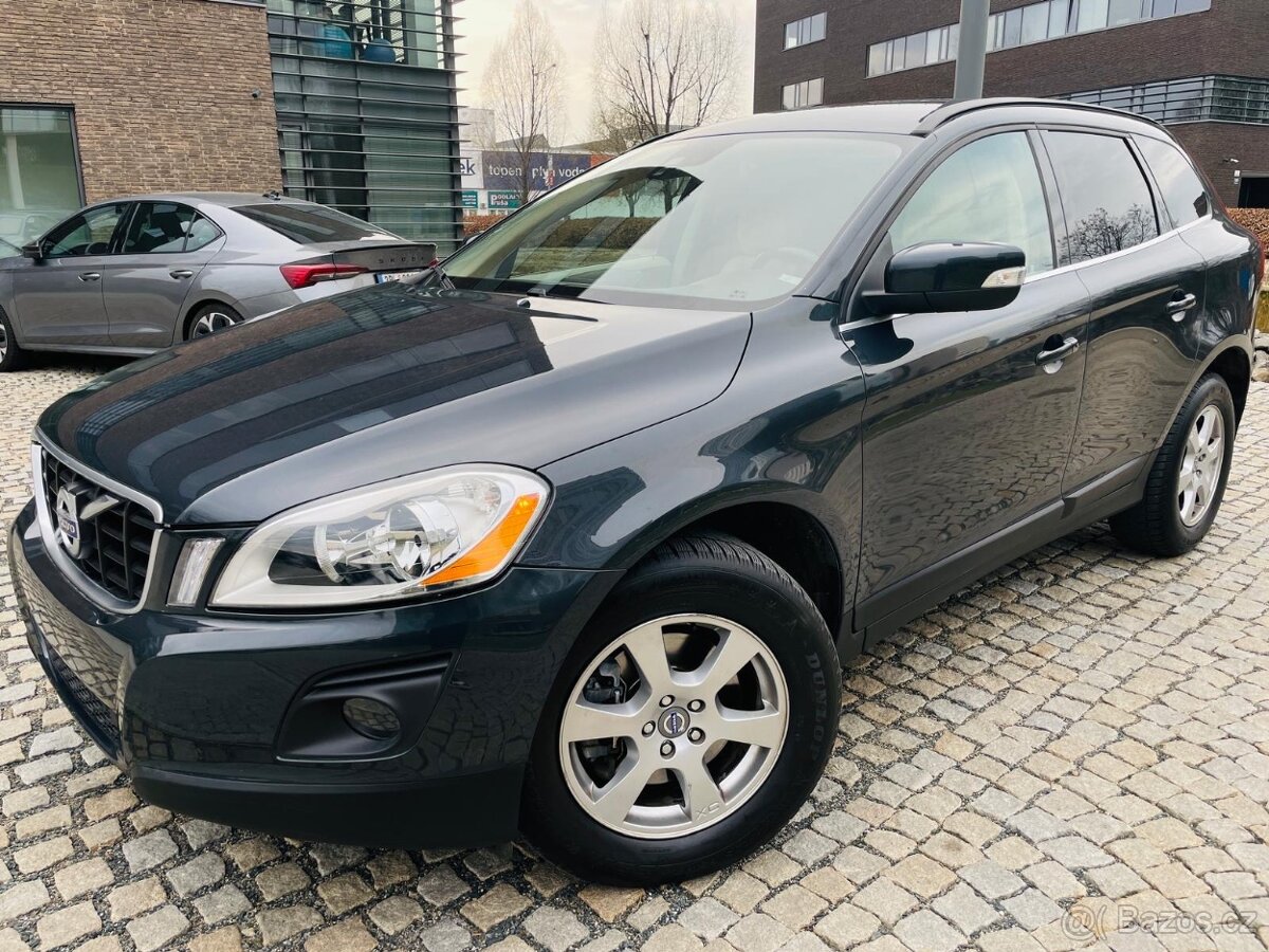 Volvo XC60 2.4 D5 4x4 151KW MANUÁL 1.MAJITEL NAVI SERVISKA