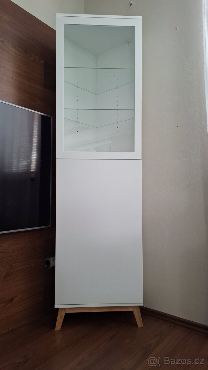 Skříňka do rohu