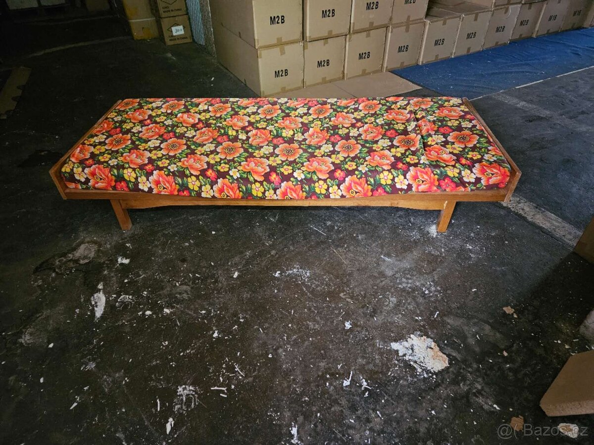 Postel s matrací 90x200