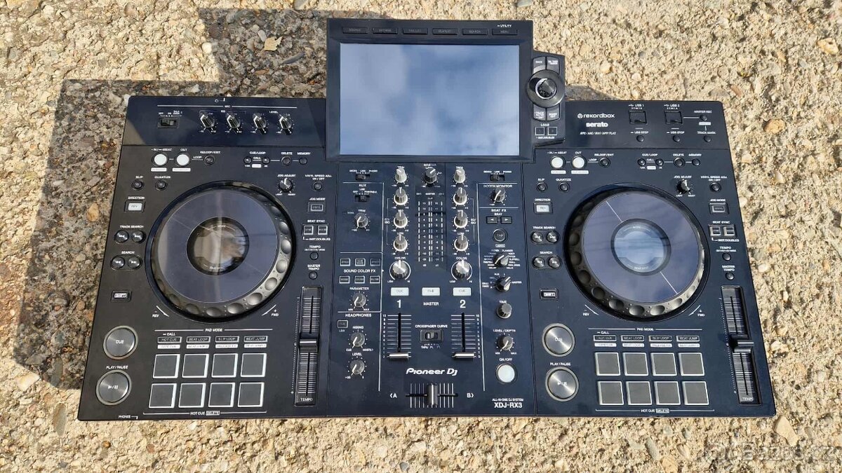 Pioneer XDJ RX3 + UDG Bag