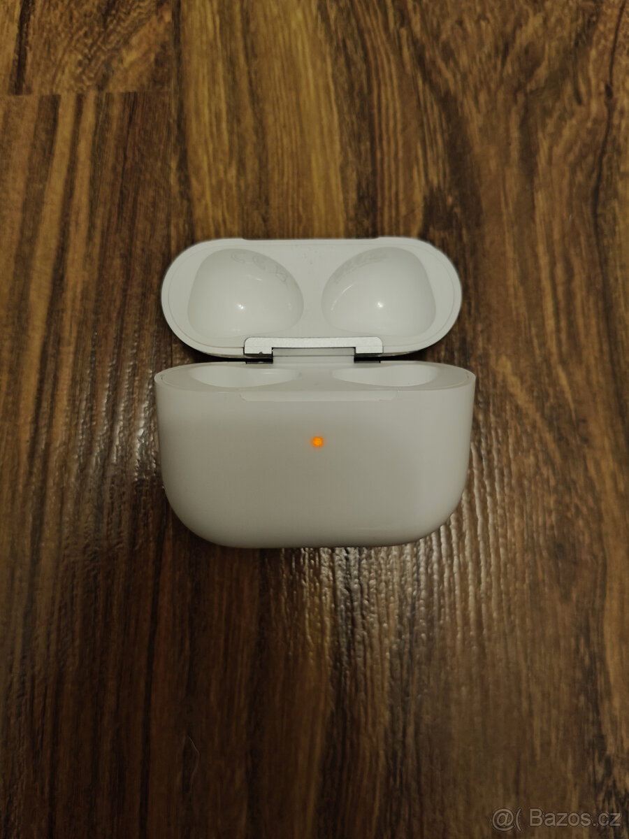 Apple Airpods - nabijecí krabička A2897