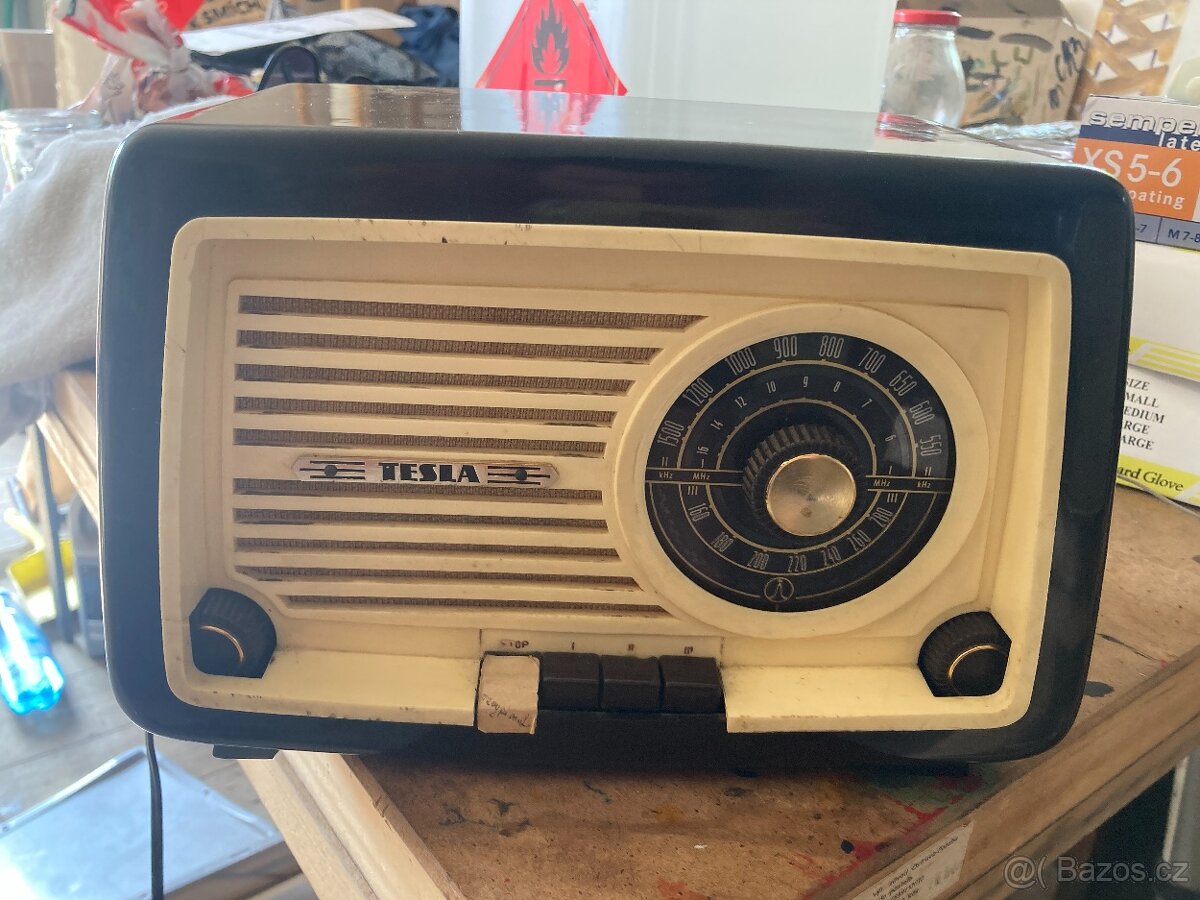 Historické rádio Tesla