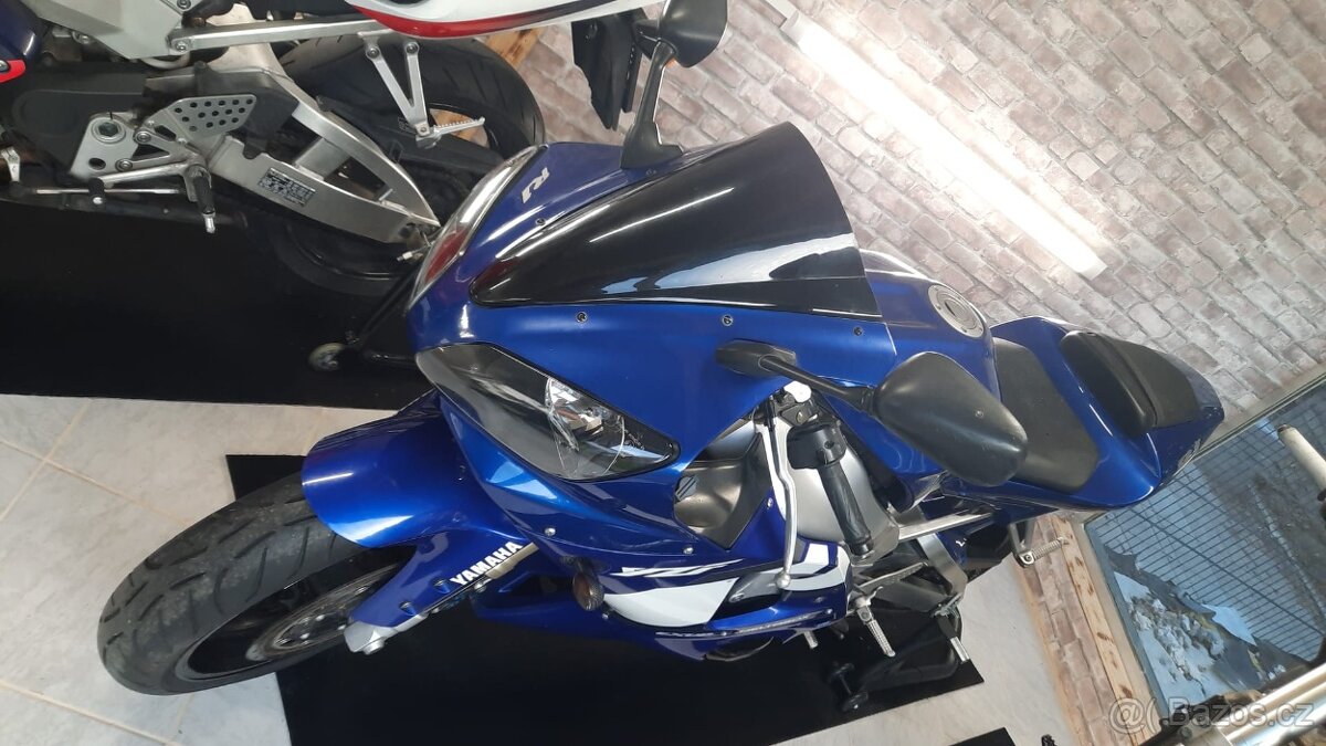 Yamaha YZF -R1