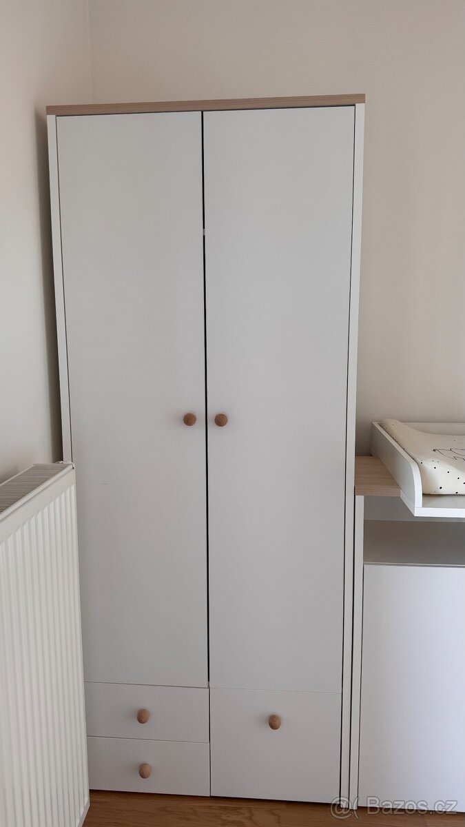 Dětská skříň Elmo 02 – bílá / buk