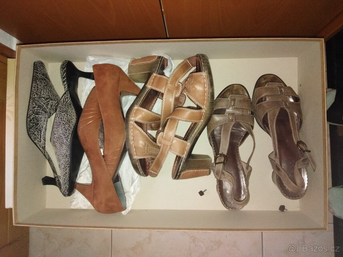 Různé zachovalé boty