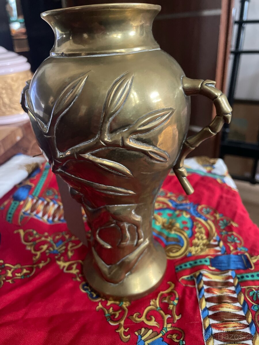 Váza mosaz,secesní vzor