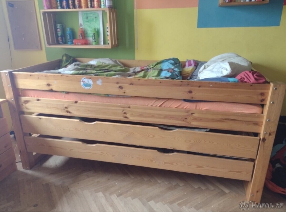 Vyvýšená postel masiv