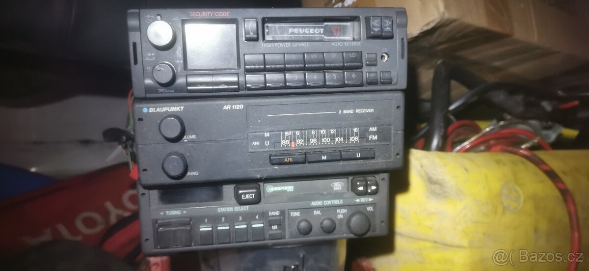STARÁ AUTORÁDIA - FORD, PEUGEOT, BLAUPUNKT