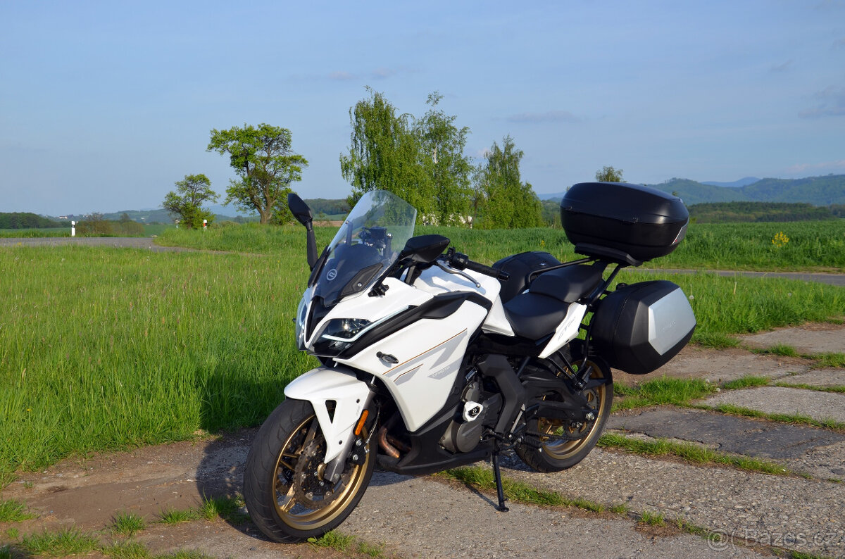 CFMOTO 650GT Premium, najeto 4 tkm, záruka