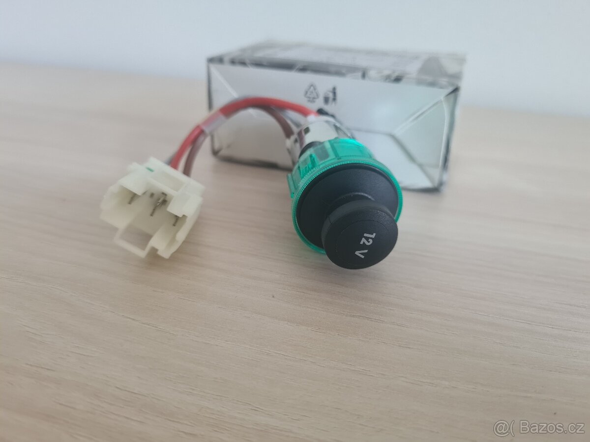 NOVÁ Zadní zásuvka 12V + zapalovač Superb 1 ORIG