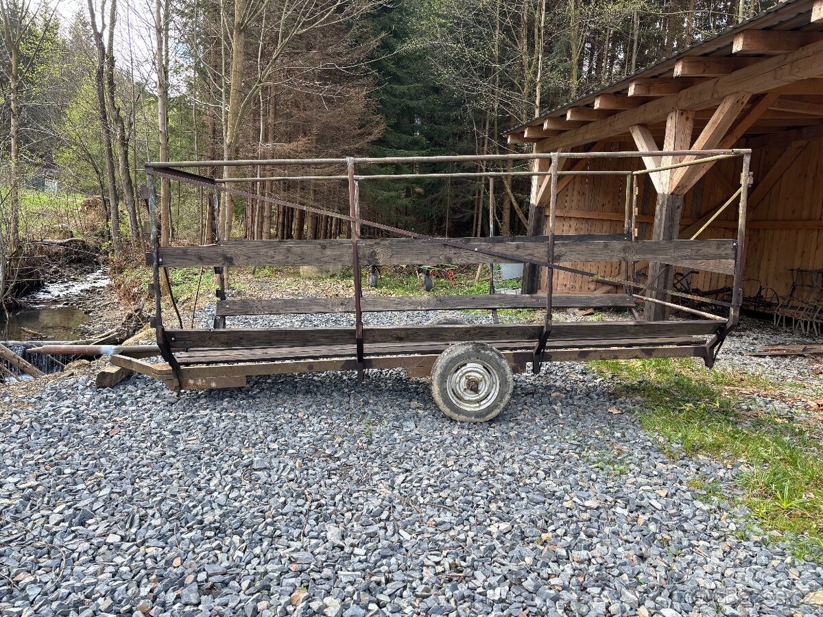 Vlečka na seno za traktor