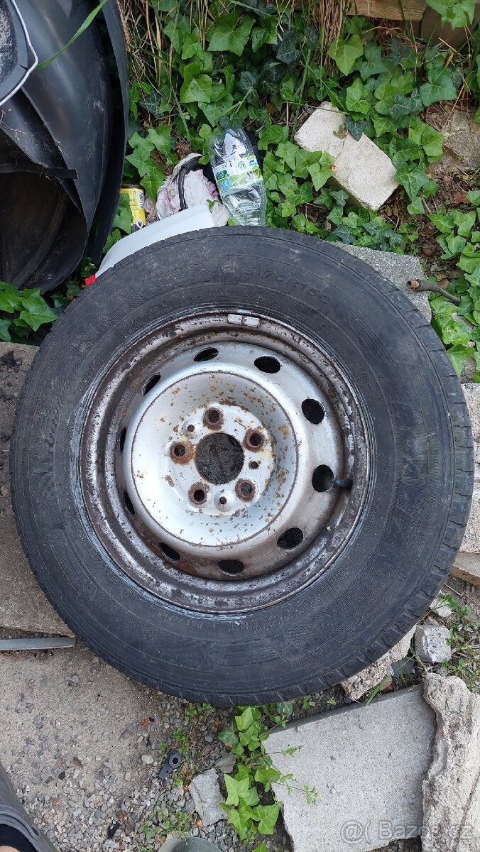 215/70 r15C Nexen