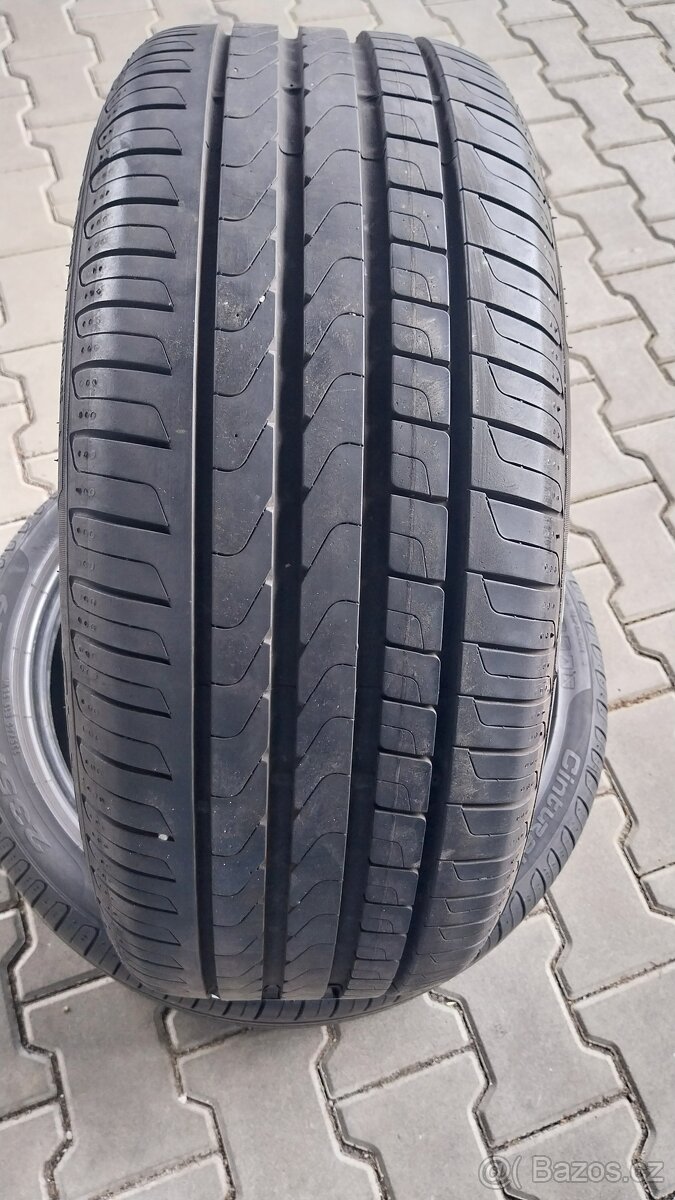 Prodám 2 x letní pneu Pirelli 235/40/19