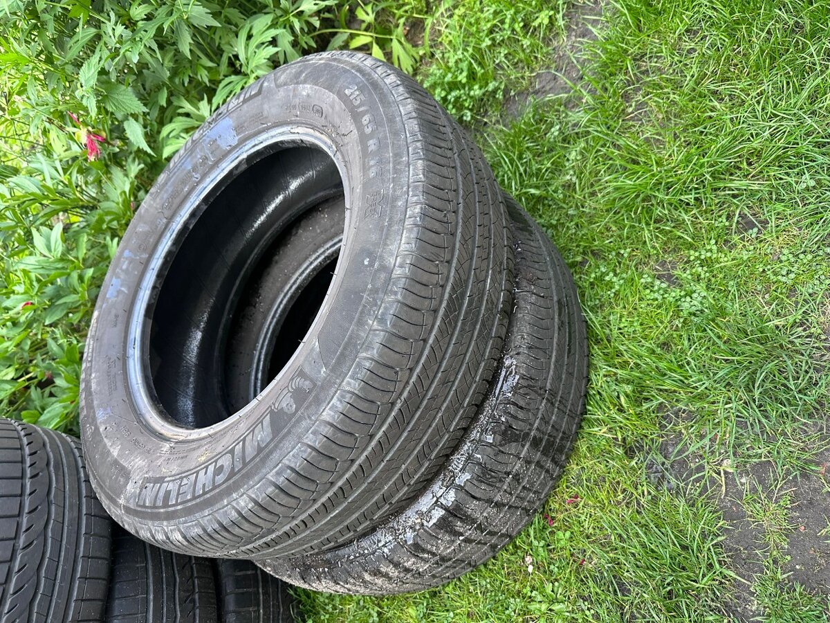 2ks celoročních pneu 215/65 R16 - Michelin