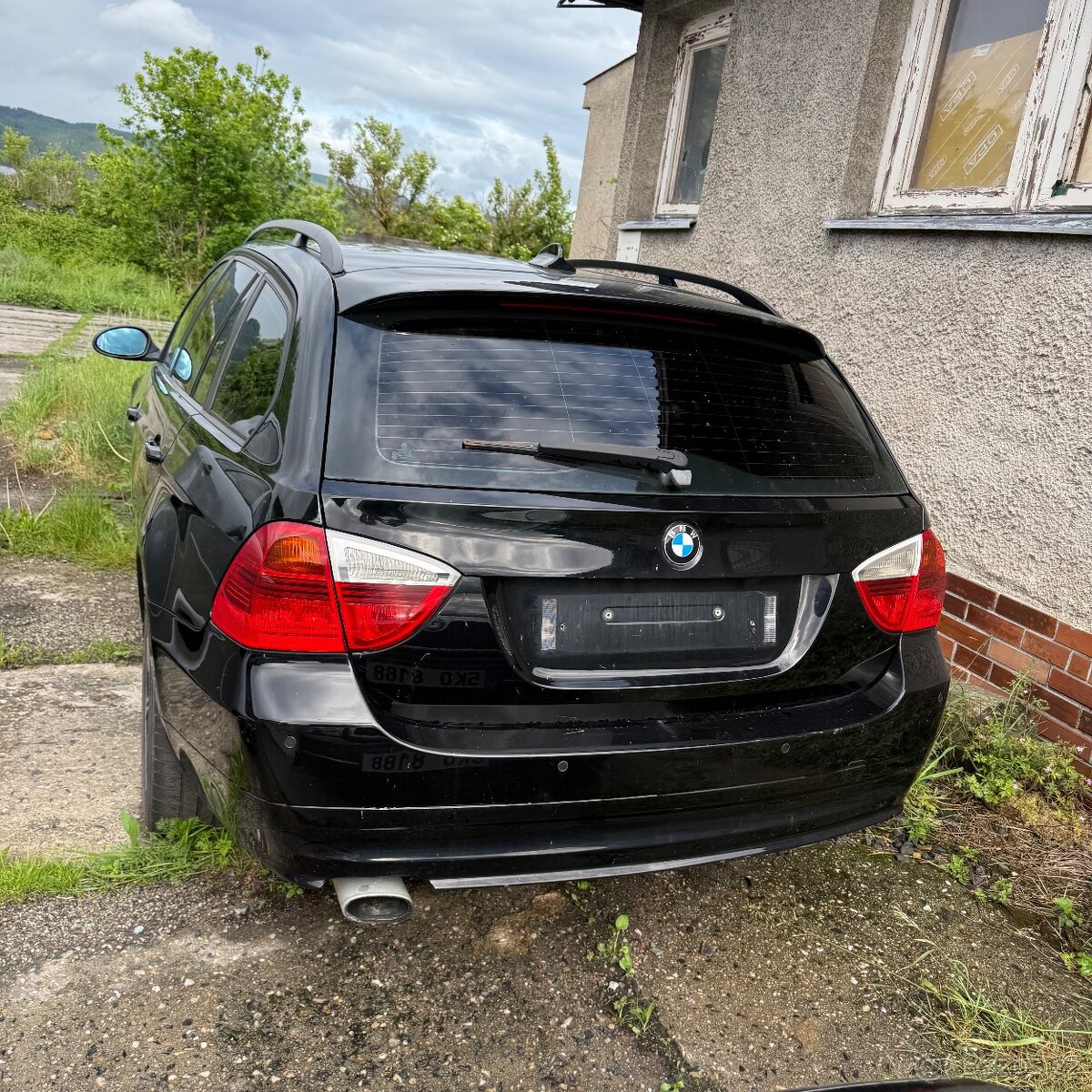 BMW E91 318d – padlý motor, na opravu nebo díly