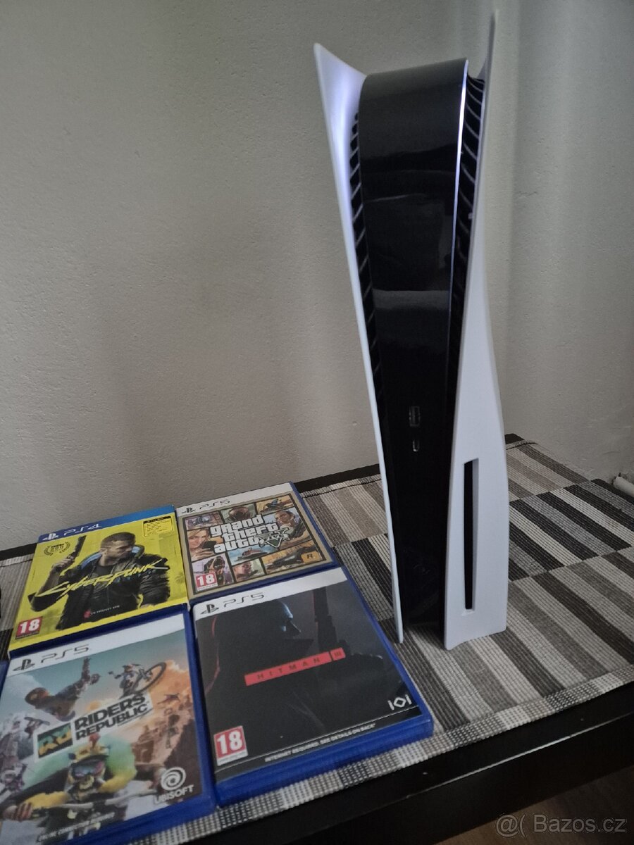 PS5 + 5 her + 2 ovladače + PS Plus Extra – 11 000 Kč