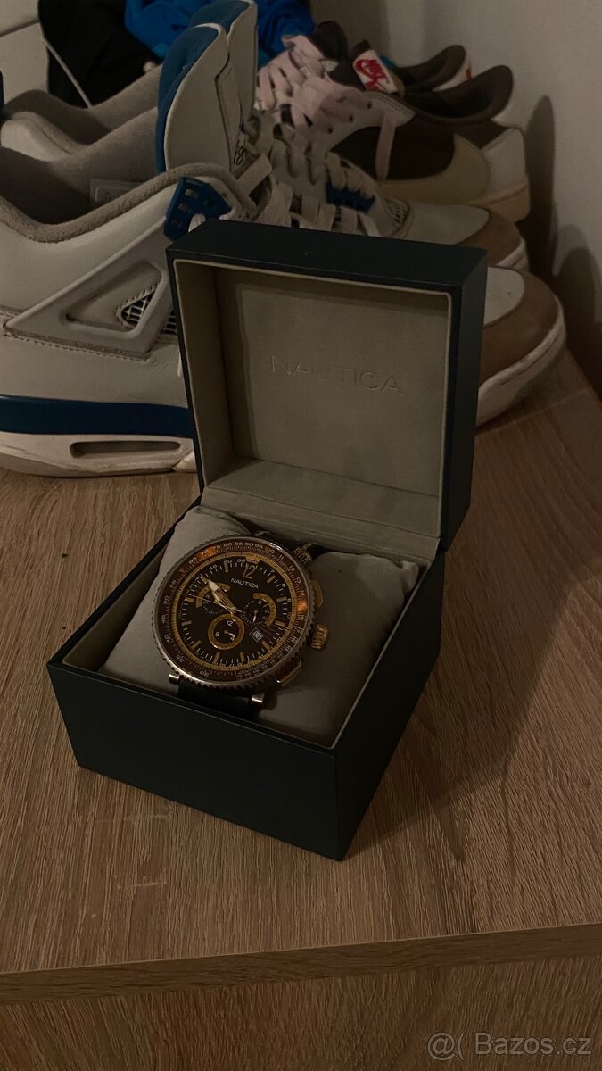 Hodinky Nautica A37504G