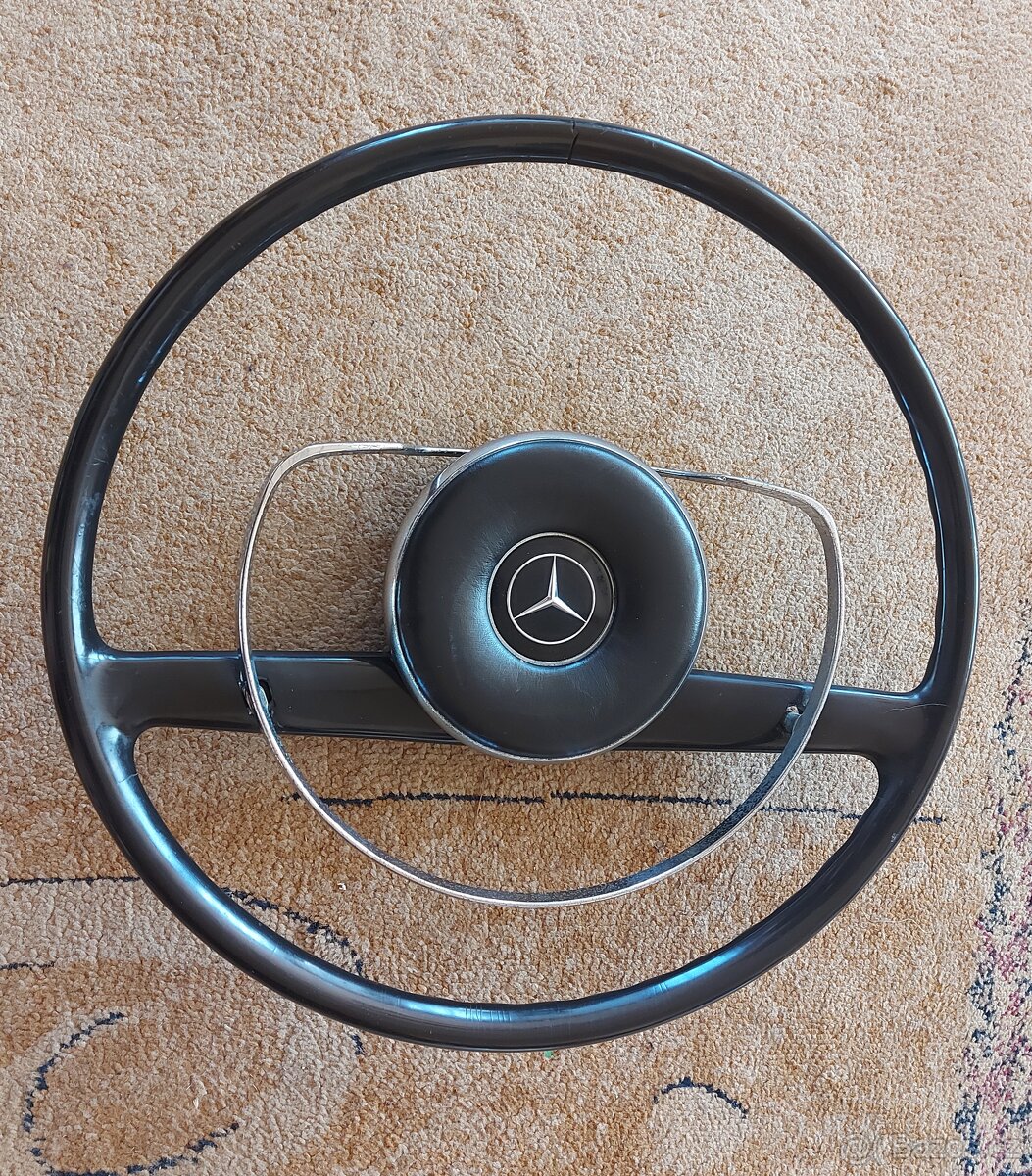 Černý volant - Mercedes SL pagoda, adenauer, ponton, křídlák