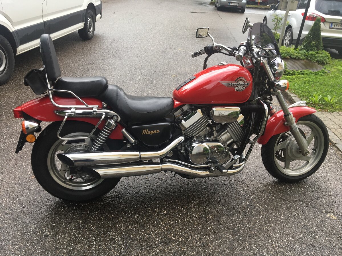 Honda Magna VF 750 C,Servisní knížka