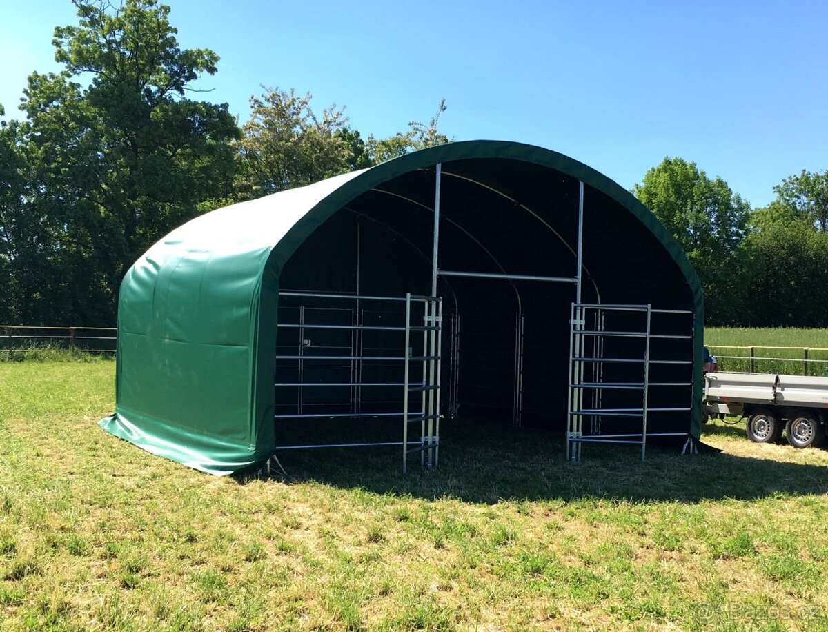 Plachtový přístřešek pro zvířata 8m x 8m x 4m - 750g/m2
