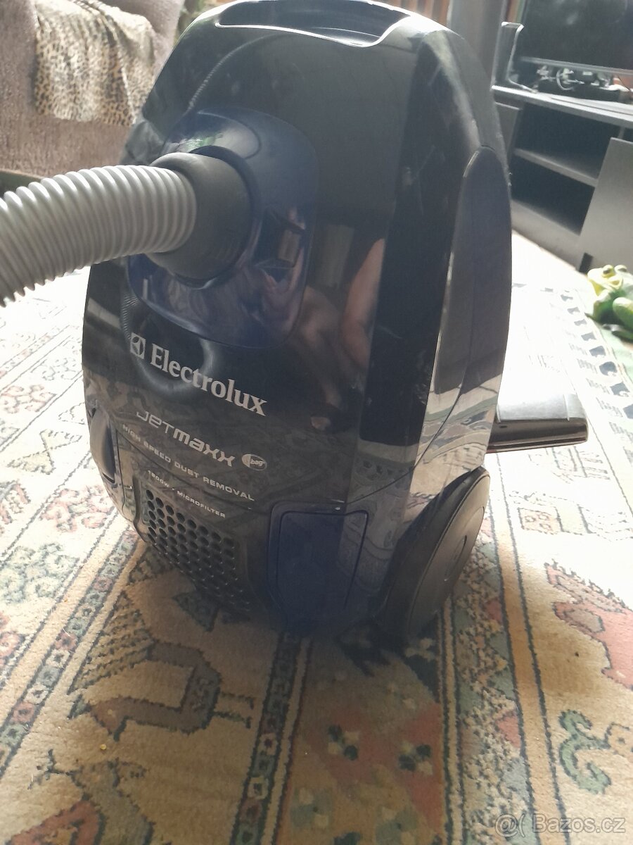 Prodám vysavač Elektrolux JetMaxx 1800W