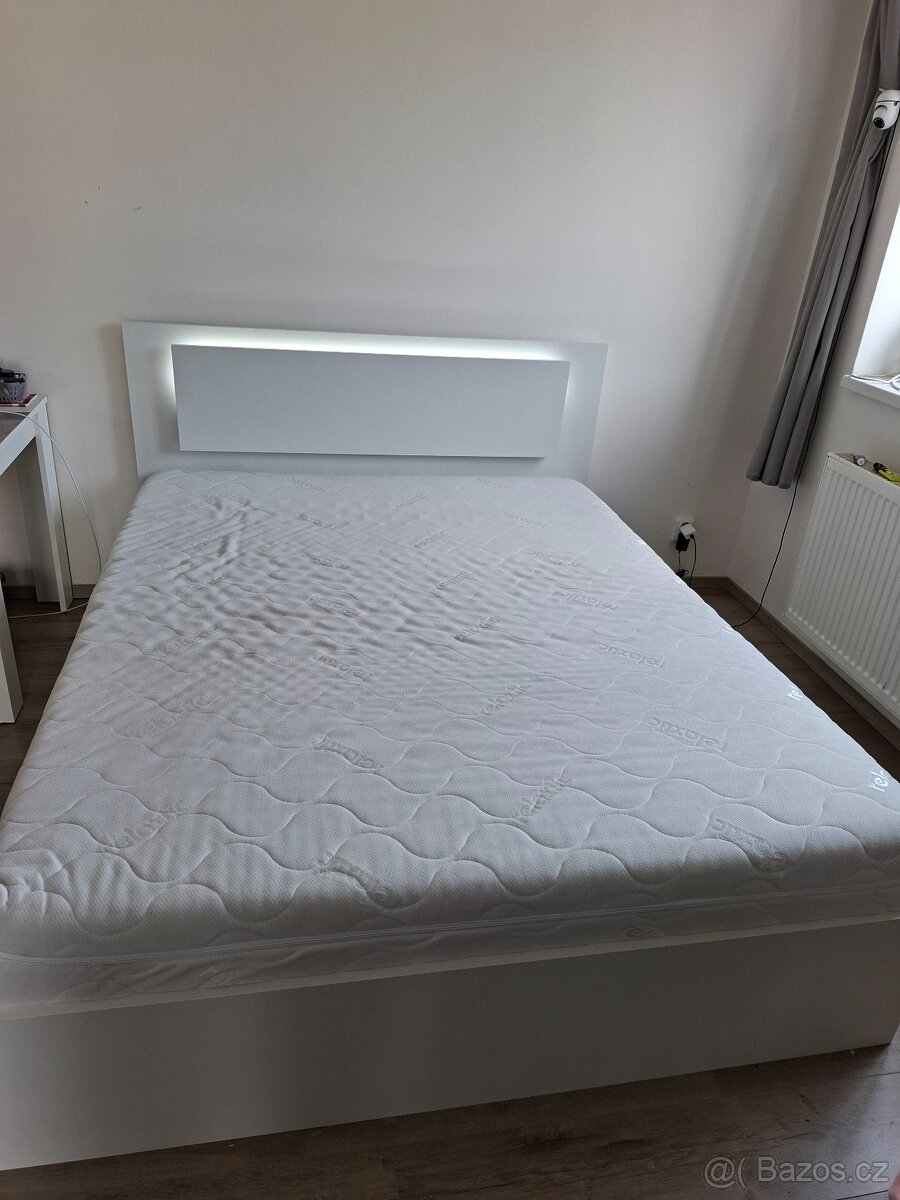 Prodám kompletní postel