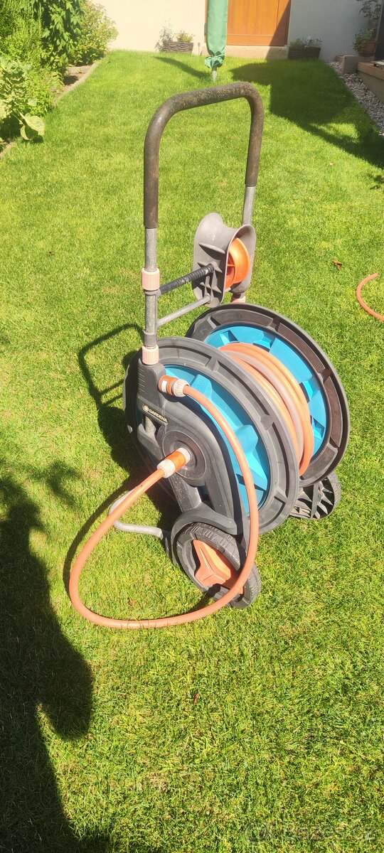 Zahradní držák Gardena + hadice 1/2" cca 35 m