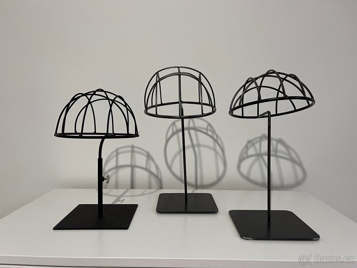 Figurína - stojan na vystavení čepic/klobouků