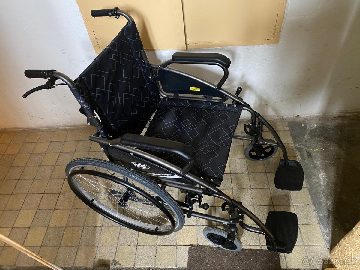 Invalidní vozík a další pomůcky