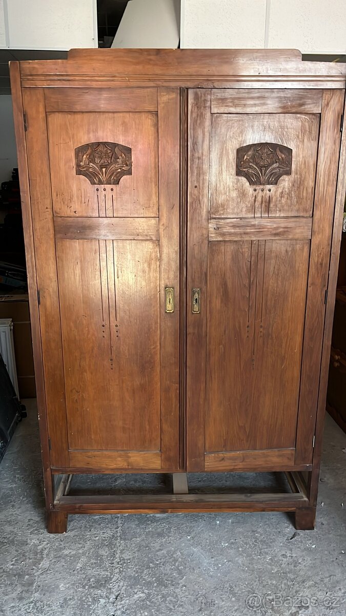 Starožitné skříně