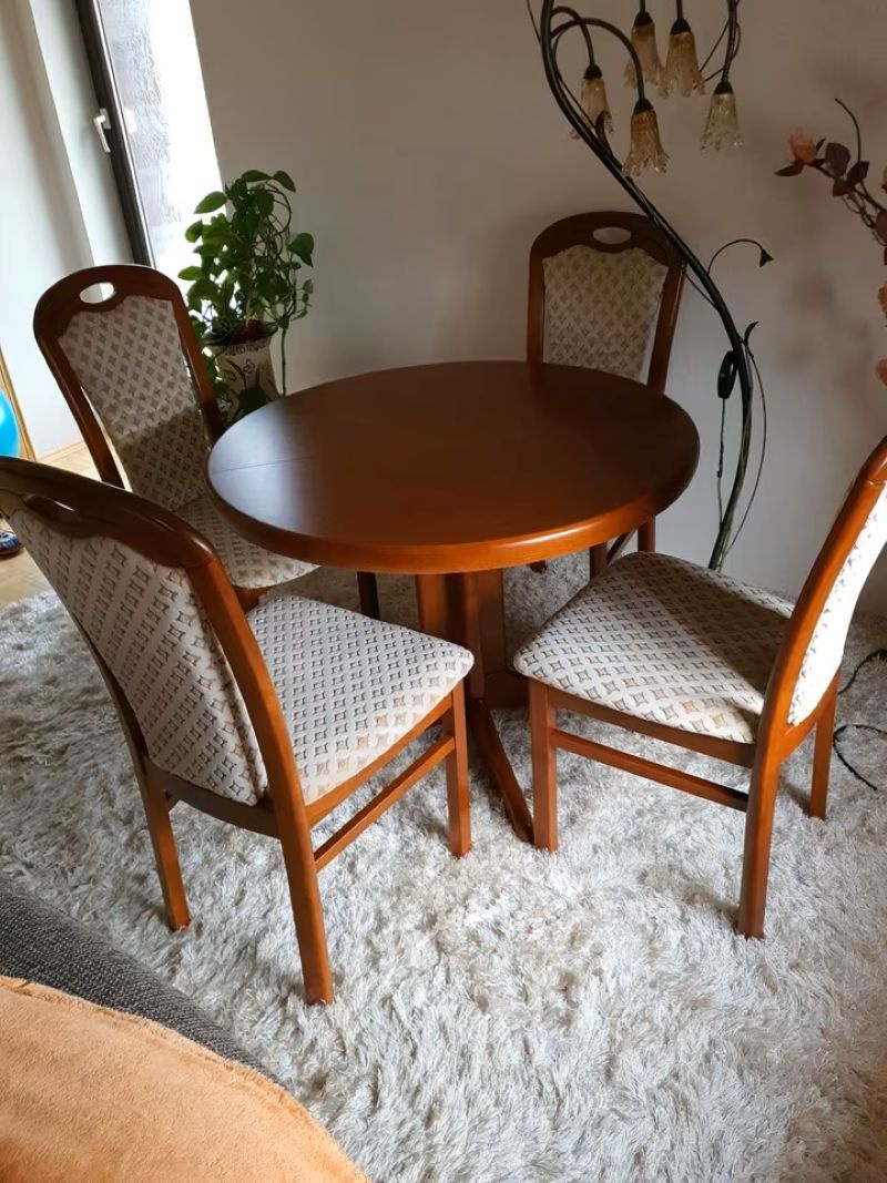 Stůl kulatý jídelní, rozkládací a 4 židle - masiv