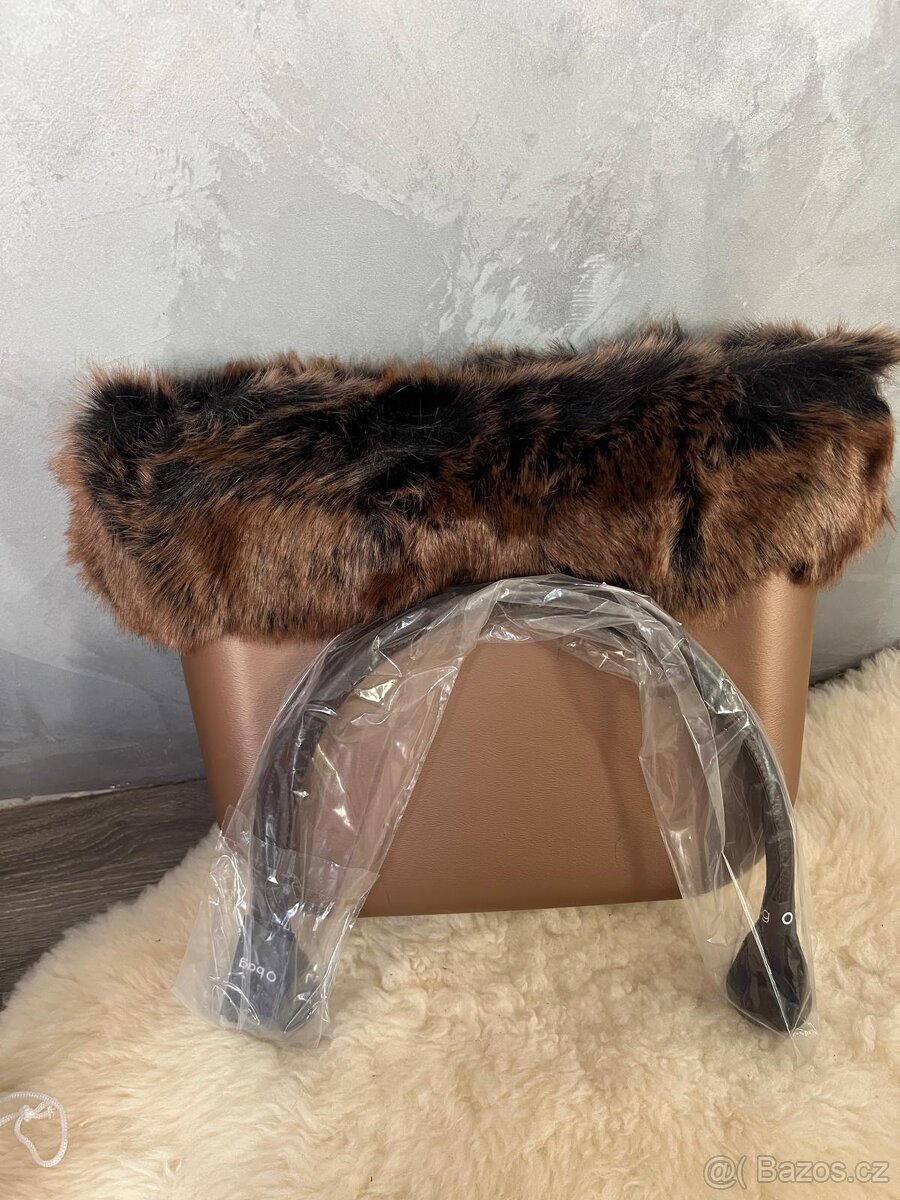 O bag kabelka s kožešinou