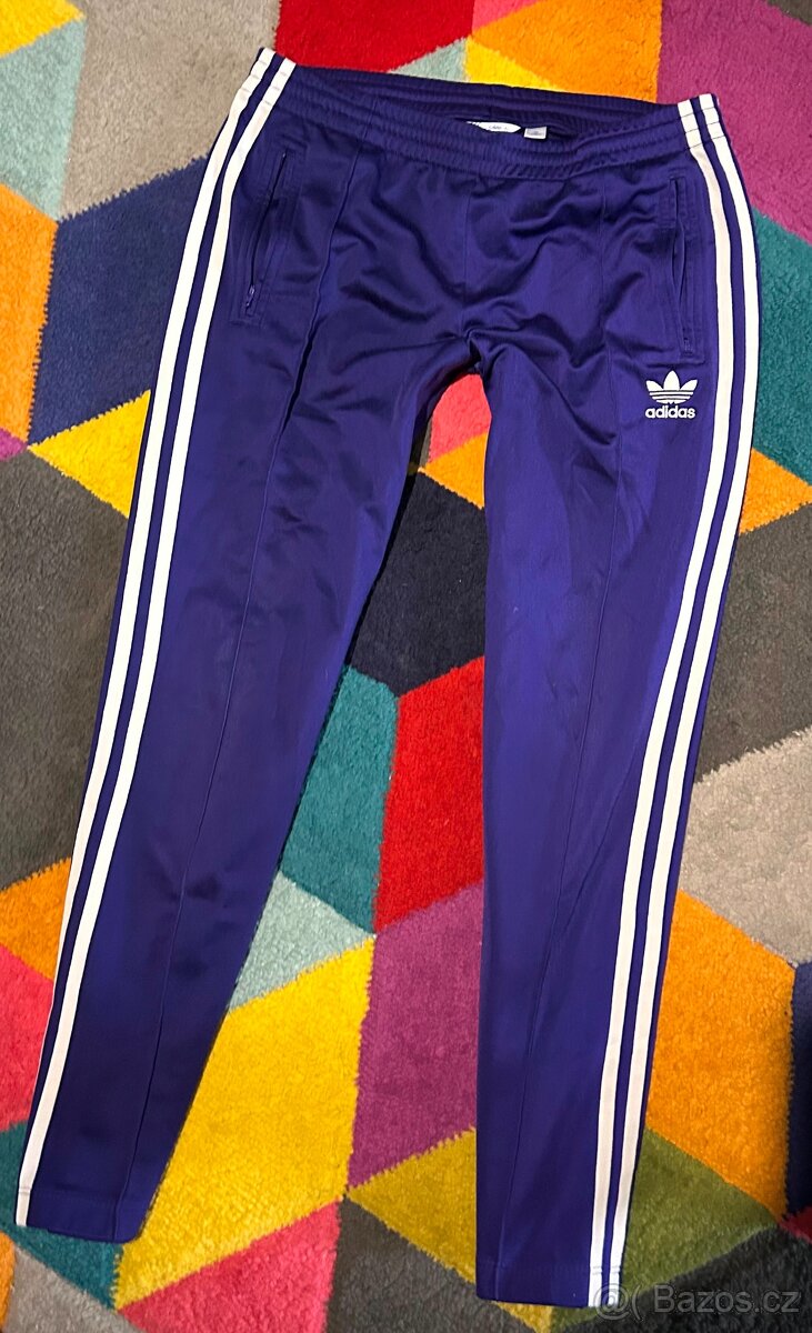 ADIDAS  STYLOVÉ KRÁSNÉ TEPLÁKY 36 S(IDEÁLNĚ M 40 )🤩