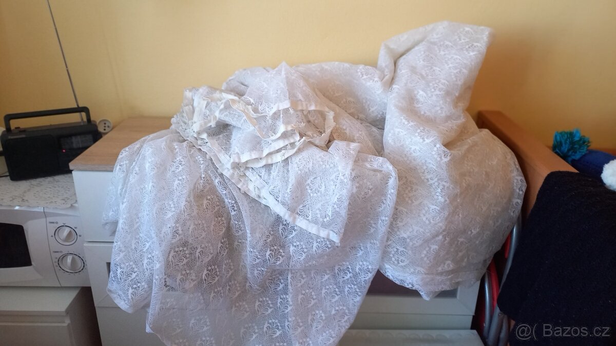 Bílé nové záclony 6-8 metrů