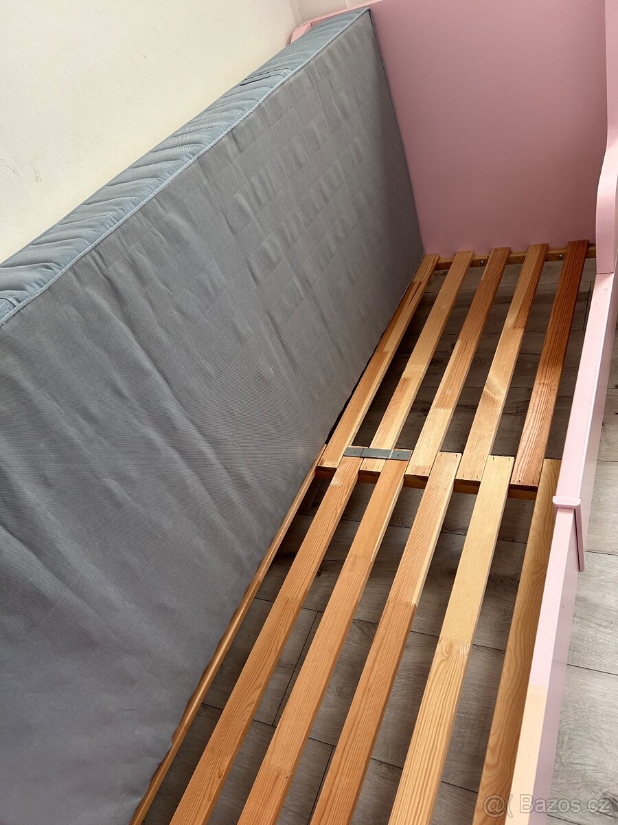 Rostoucí postel Ikea růžová